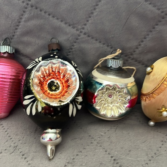 Lot of vintage Christmas ornaments, some glass some beaded - Picture 2 of 3